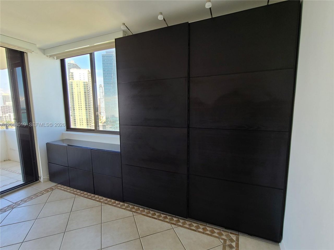 1581 Brickell Ave 2- Prking, Unit 1907, Miami, FL 33129 Photo