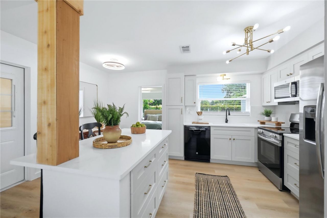 6103 Carlton Avenue, Sarasota, FL 34231 Photo