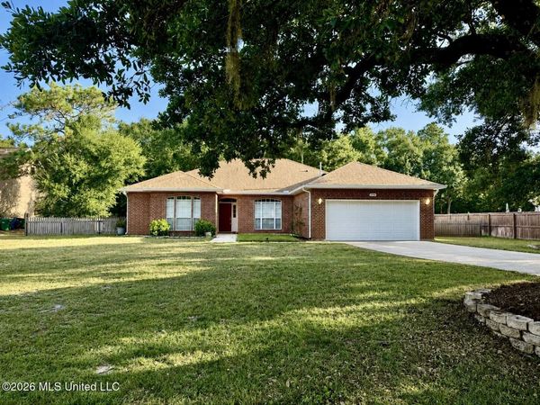 7716 Clamshell Avenue, Ocean Springs, MS 39564