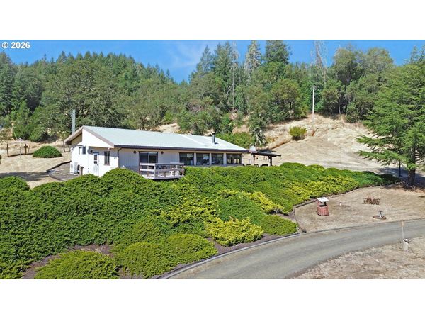 141 MOUNTAINSPRING LN, Sutherlin, OR 97479