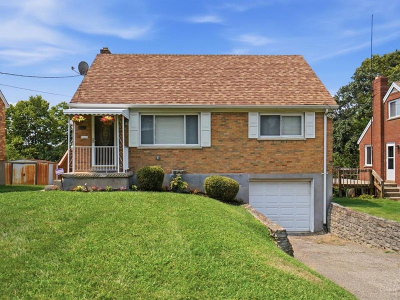 6327 Stover Avenue, Golf Manor, OH 45237 Photo 2