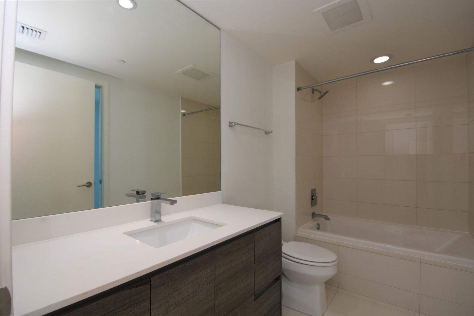 1100 S Miami Avenue, Unit 2207, Miami, FL 33130 Photo