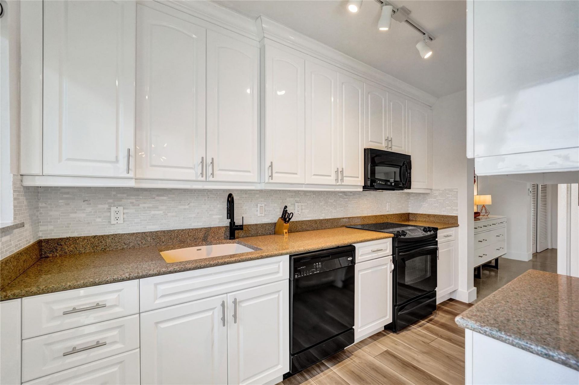 425 Bayshore Drive, Unit 41, Fort Lauderdale, FL 33304 Photo