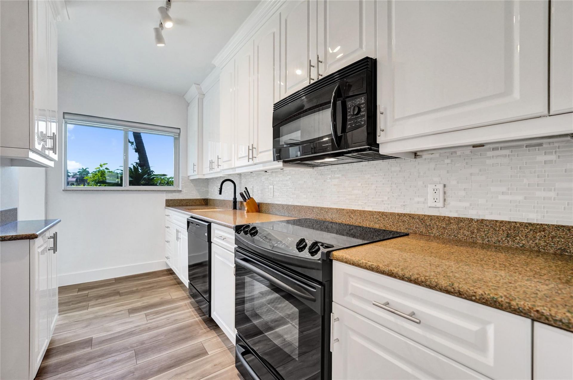 425 Bayshore Drive, Unit 41, Fort Lauderdale, FL 33304 Photo