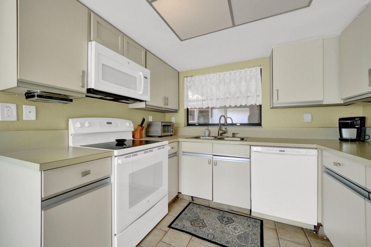 5569 Lakeview Mews Drive, Boynton Beach, FL 33437 Photo