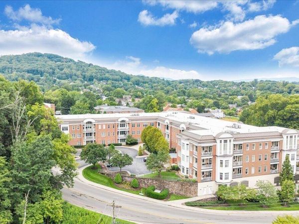 2125 Yellow Mountain RD SE, Unit APT 302, Roanoke, VA 24014