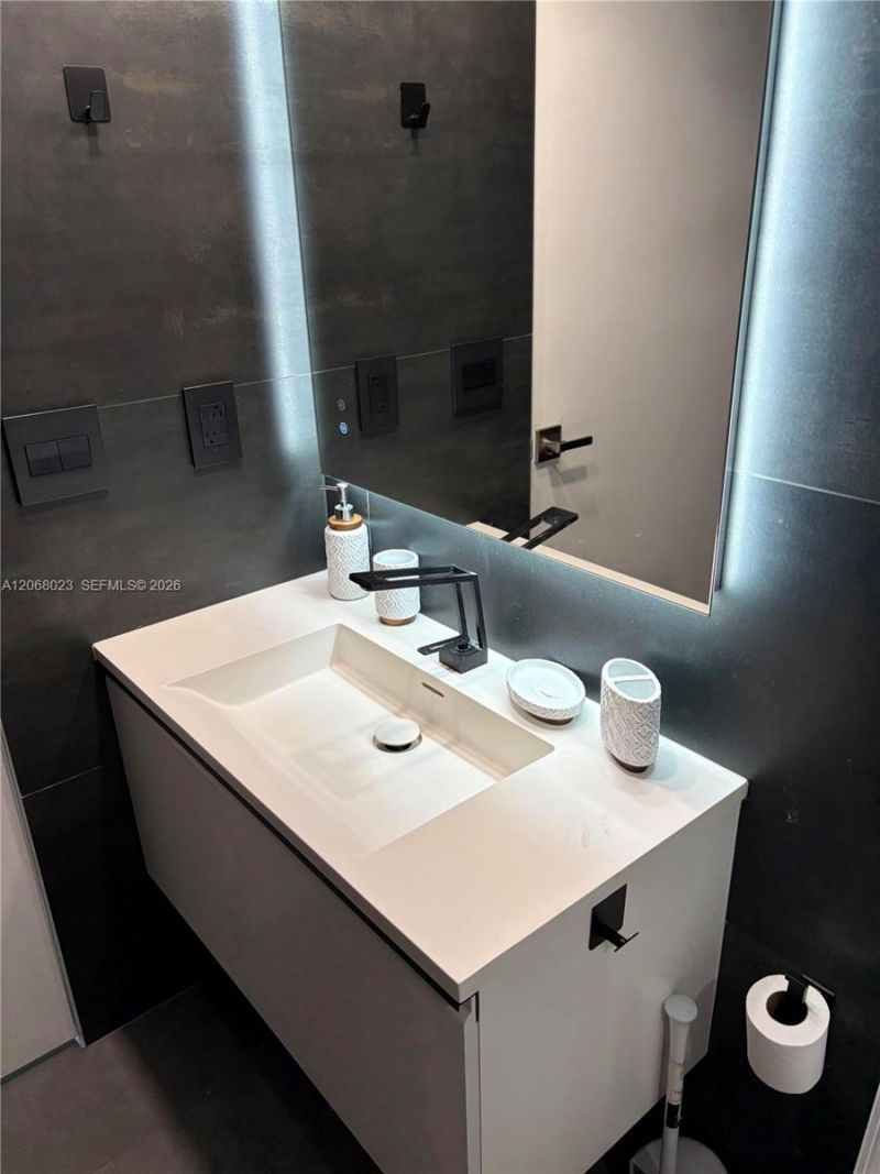 5900 Collins Ave, Unit 702, Miami Beach, FL 33140 Photo