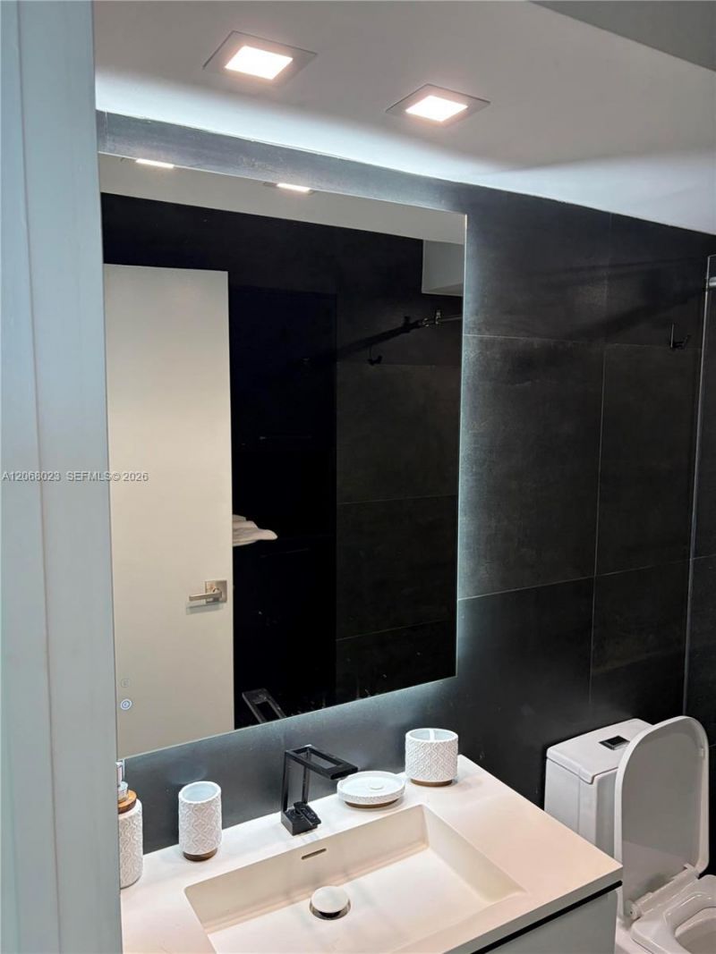 5900 Collins Ave, Unit 702, Miami Beach, FL 33140 Photo