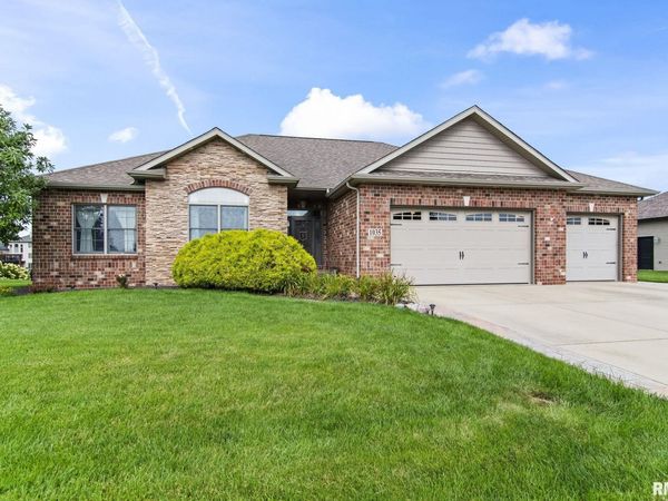 1035 Fountain Park Drive, Sherman, IL 62684
