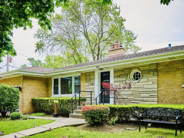 4555 Cleveland Street , Skokie, IL 60076