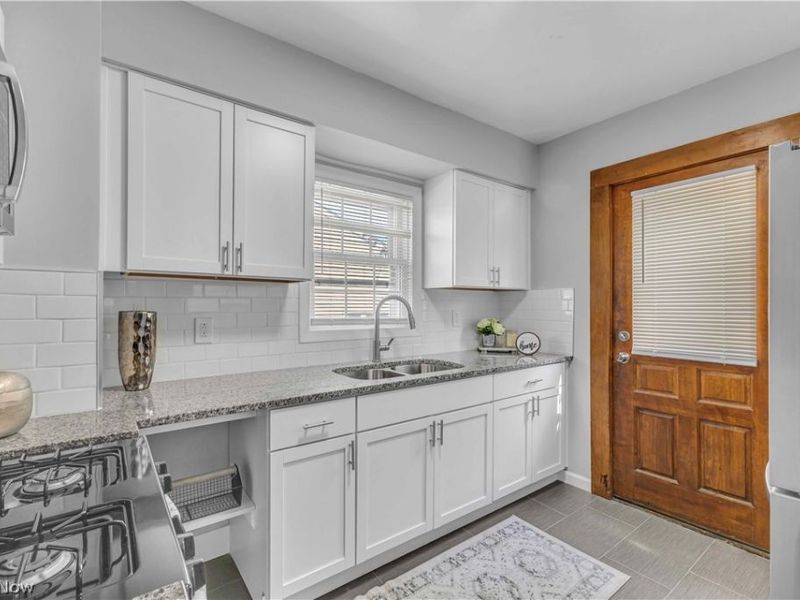 17011 Puritas Avenue , Cleveland, OH 44135 Photo 7