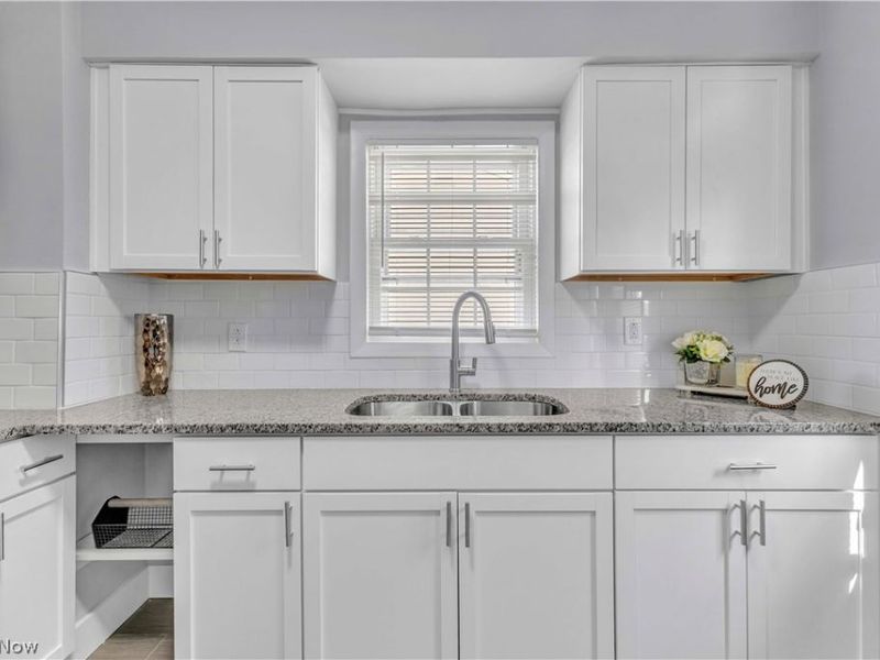 17011 Puritas Avenue , Cleveland, OH 44135 Photo 8