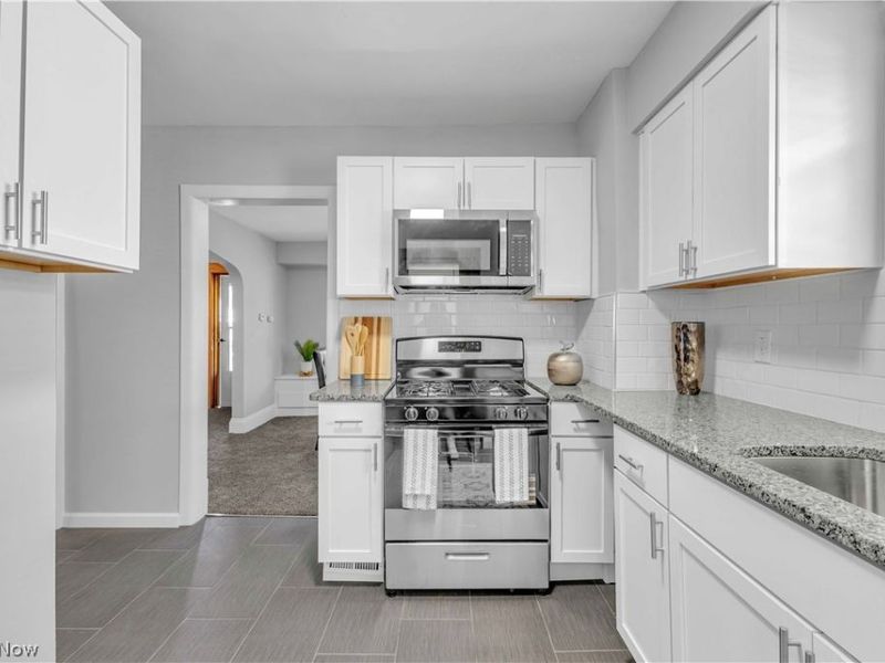 17011 Puritas Avenue , Cleveland, OH 44135 Photo 9