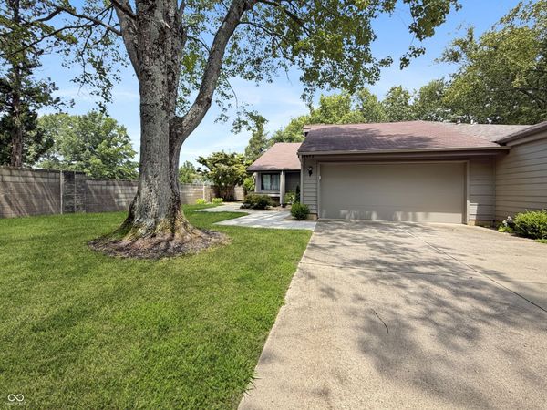4692 Carya Square, Columbus, IN 47201