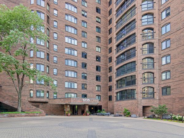 1235 Yale Place, Unit 808, Minneapolis, MN 55403