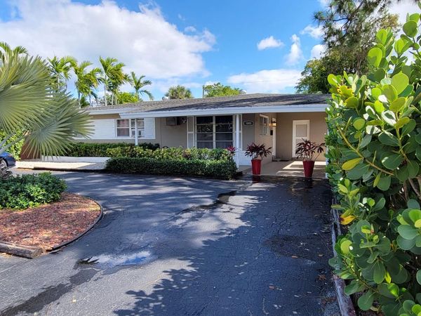 1000 NE 17TH Court, Fort Lauderdale, FL 33305