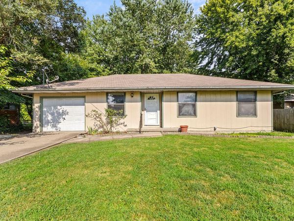 1738 N Oak Grove Avenue, Springfield, MO 65803