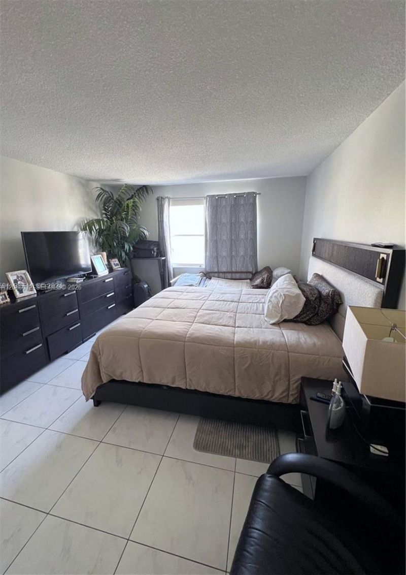 401 Golden Isles Dr, Unit 503, Hallandale Beach, FL 33009 Photo