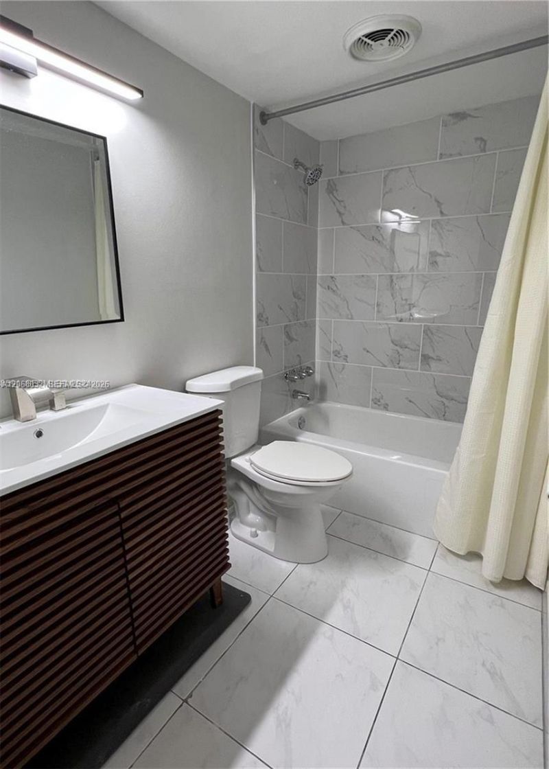 401 Golden Isles Dr, Unit 503, Hallandale Beach, FL 33009 Photo