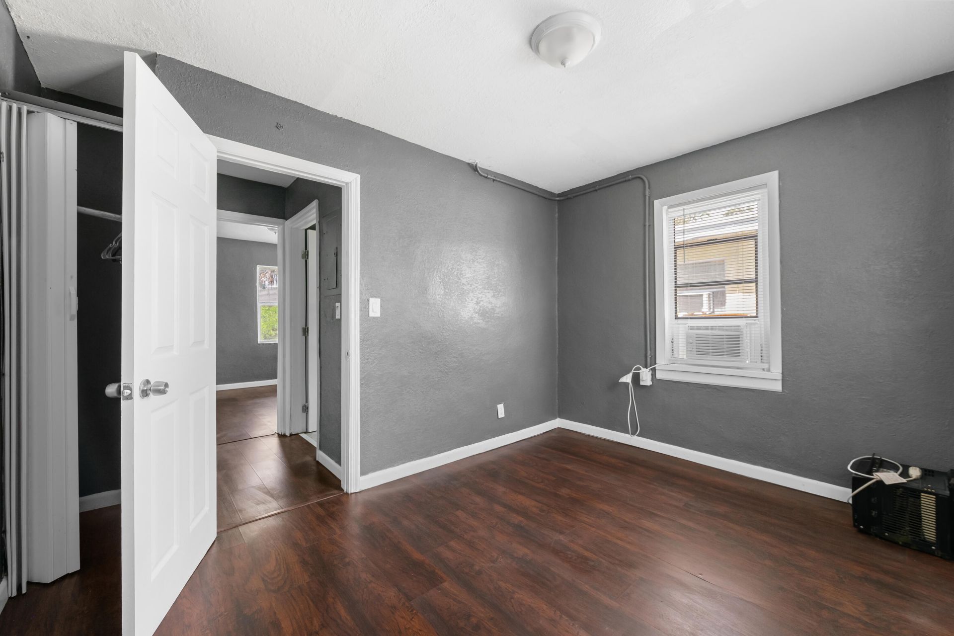 649 W 10th Street, Riviera Beach, FL 33404 Photo