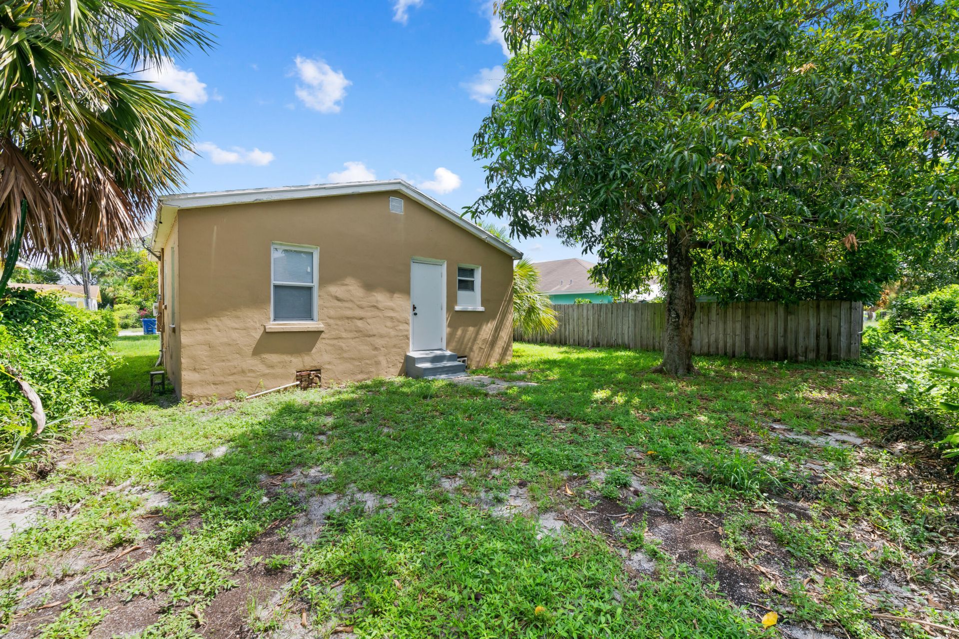 649 W 10th Street, Riviera Beach, FL 33404 Photo