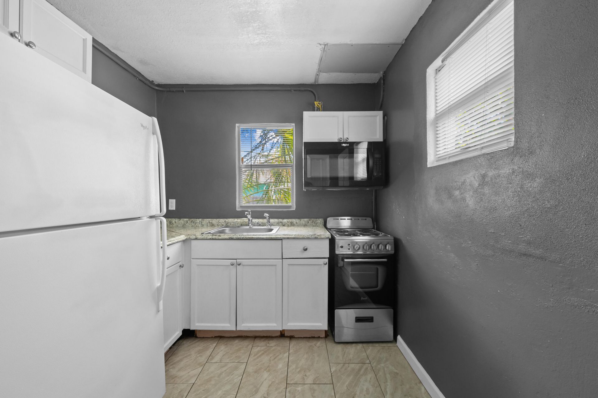 649 W 10th Street, Riviera Beach, FL 33404 Photo