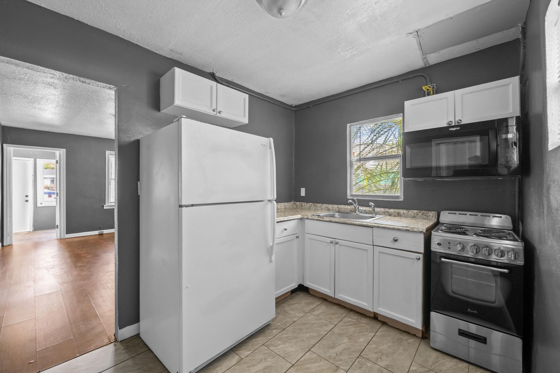 649 W 10th Street, Riviera Beach, FL 33404 Photo