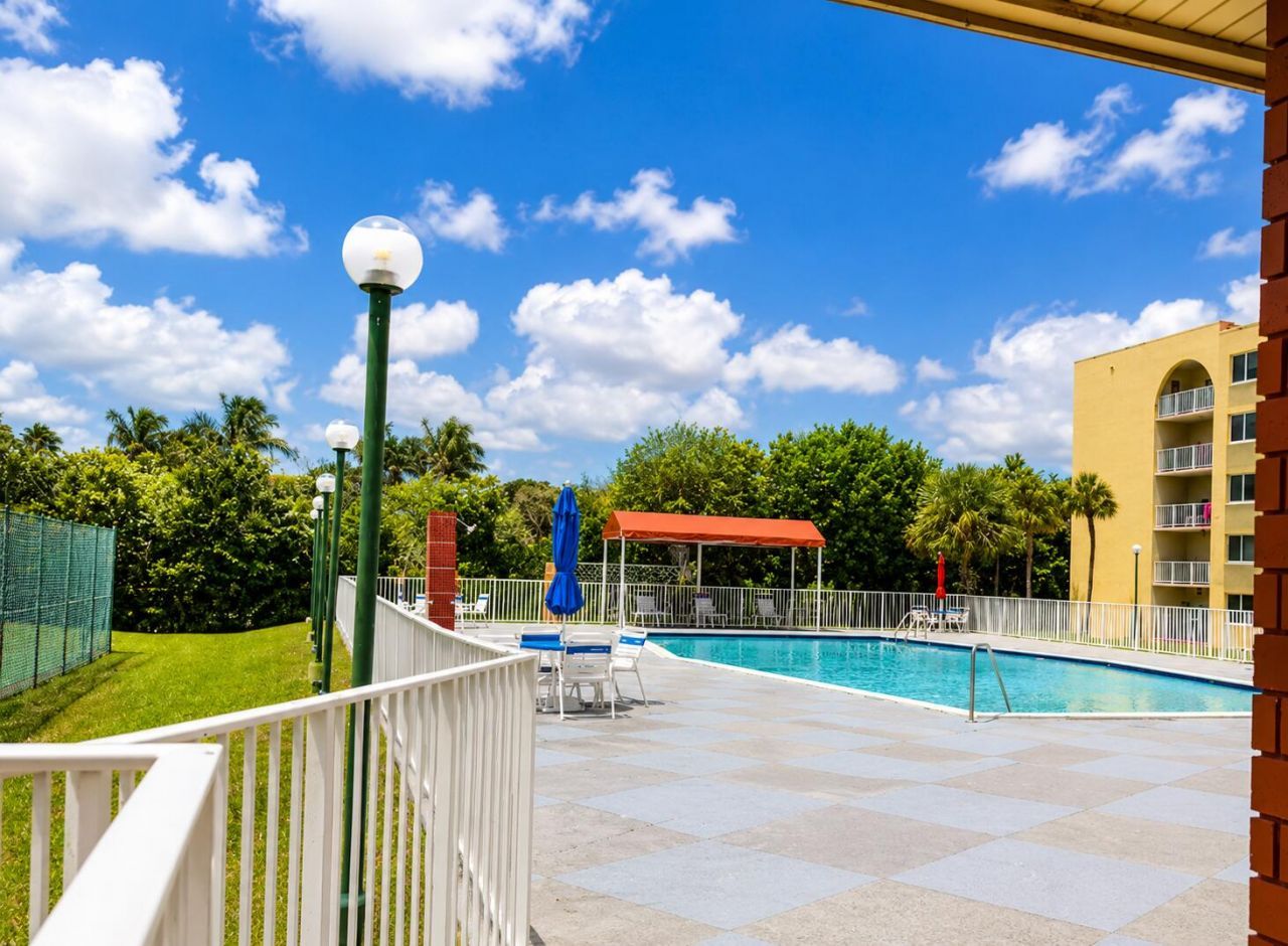 6980 NW 186th Street, Unit 3-523A, Hialeah, FL 33015 Photo