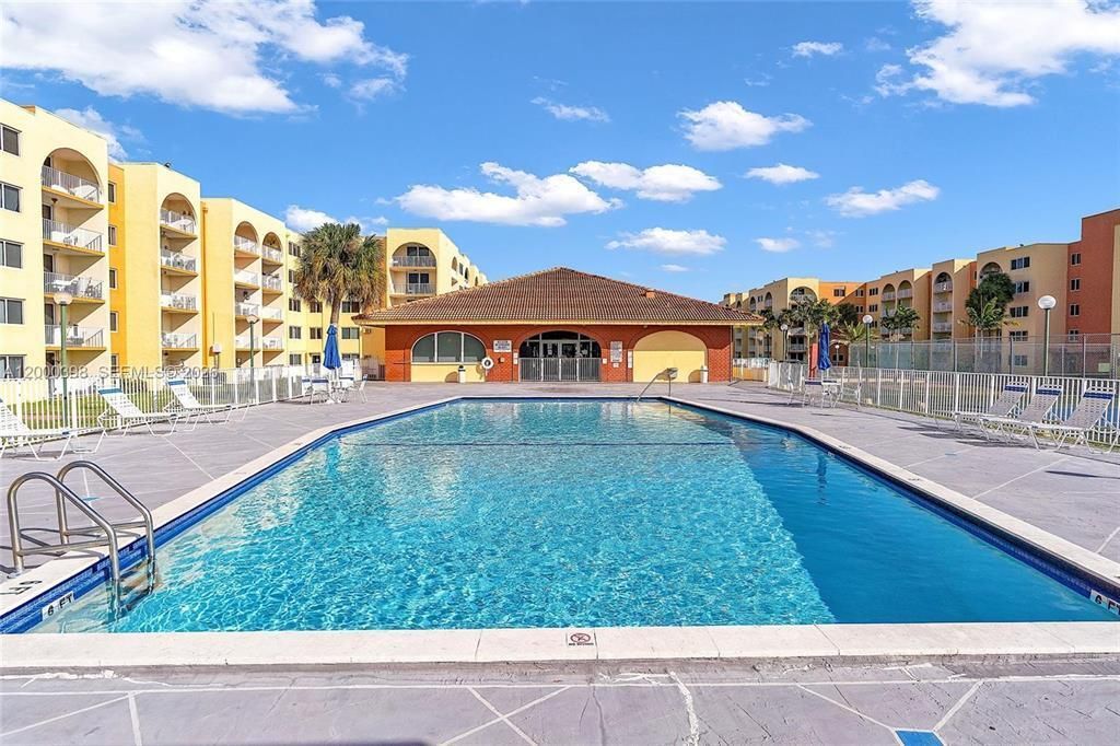 6980 NW 186th Street, Unit 3-523A, Hialeah, FL 33015 Photo