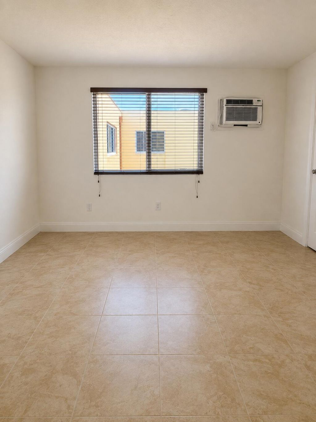 6980 NW 186th Street, Unit 3-523A, Hialeah, FL 33015 Photo