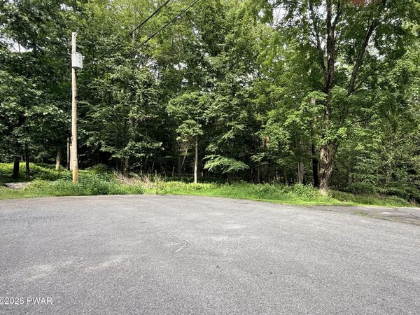 664-665 Raccoon Court , Bushkill, PA 18324