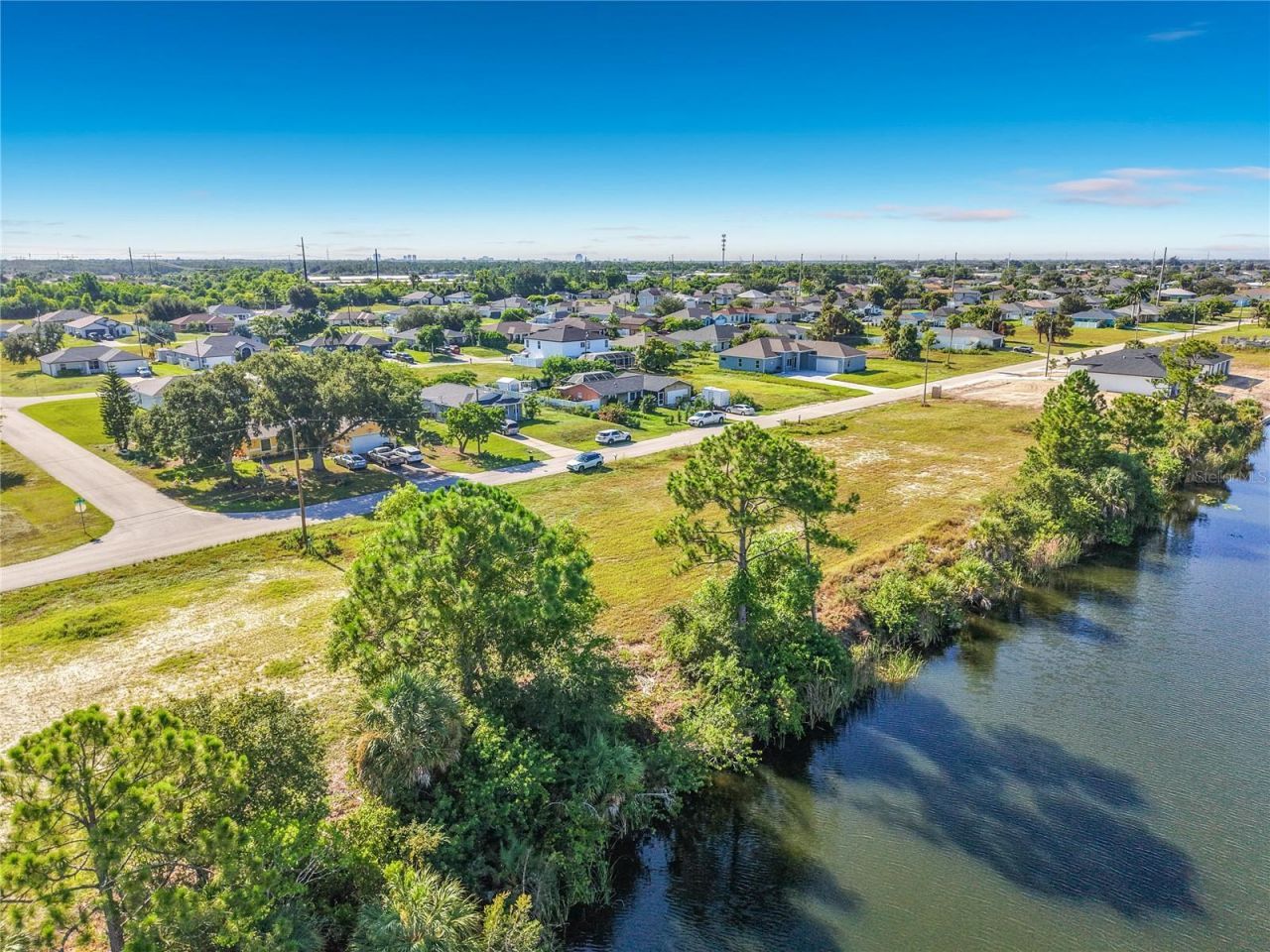 2830 NE 6th Avenue, Cape Coral, FL 33909 Photo