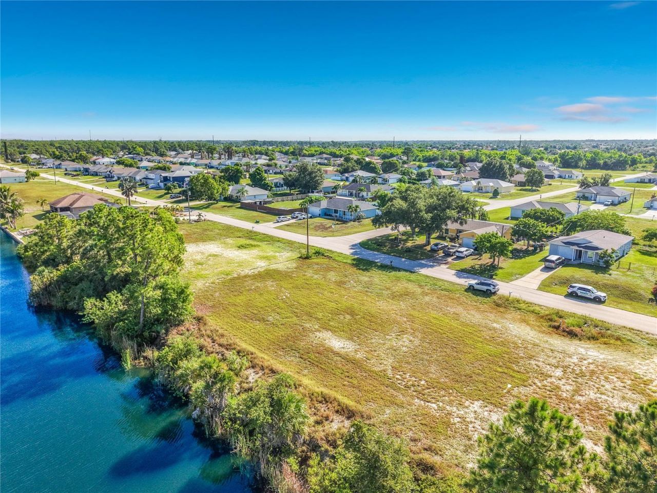 2830 NE 6th Avenue, Cape Coral, FL 33909 Photo
