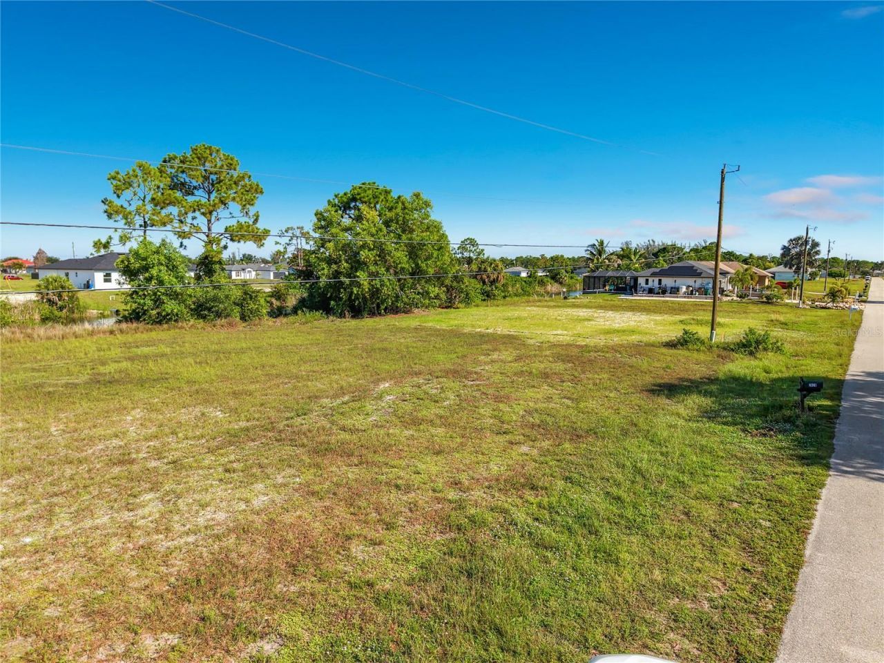 2830 NE 6th Avenue, Cape Coral, FL 33909 Photo