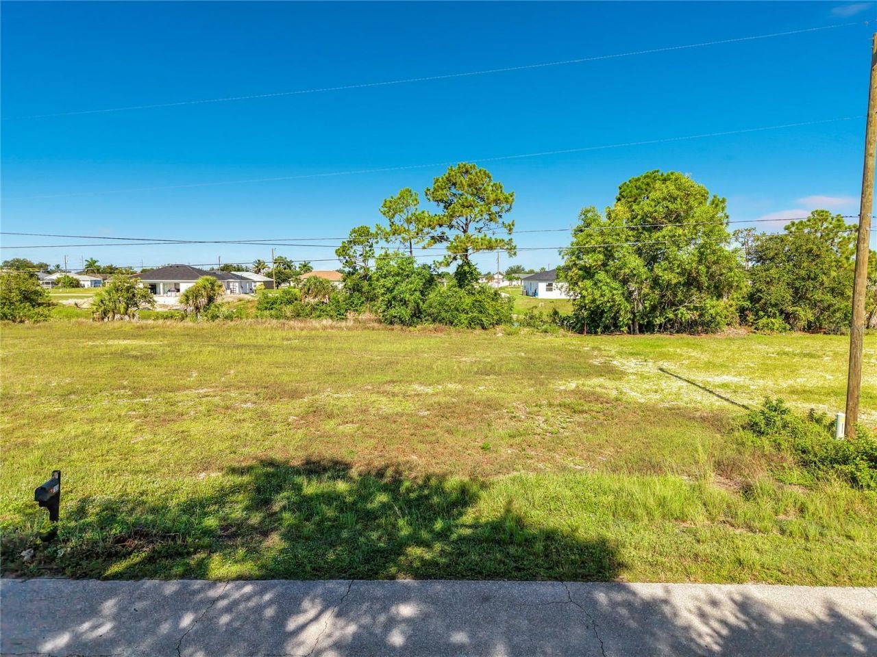 2830 NE 6th Avenue, Cape Coral, FL 33909 Photo