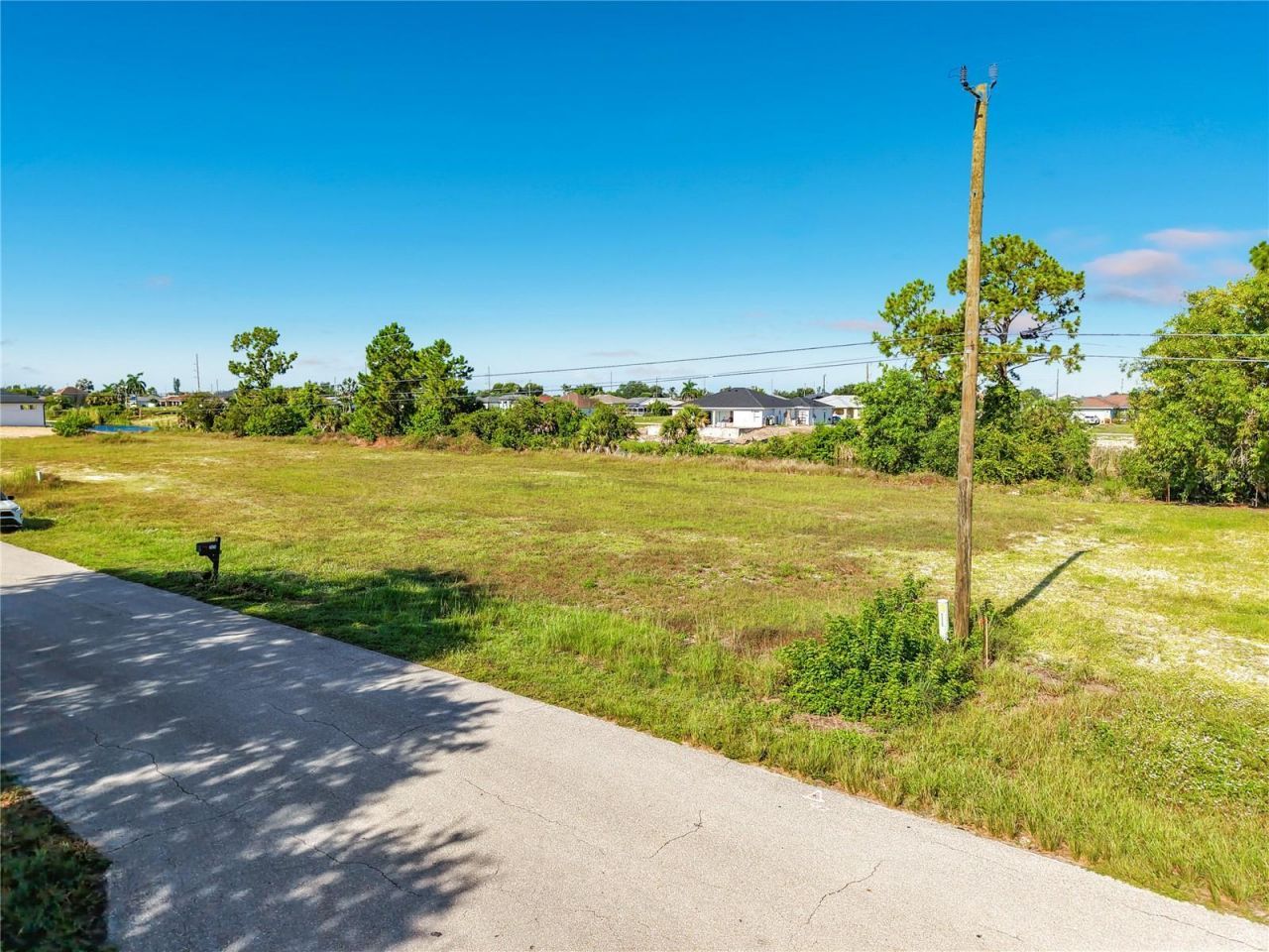 2830 NE 6th Avenue, Cape Coral, FL 33909 Photo