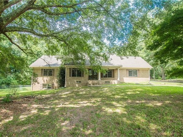 2195 Temple Johnson Road , Snellville, GA 30078