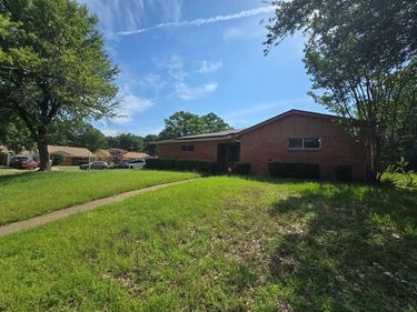 212 N Longacre Lane, Dallas, TX 75217