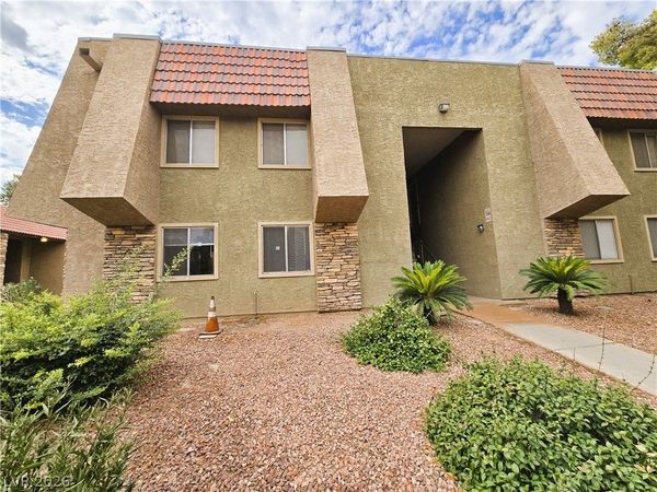 5471 Indian River Drive , Unit 411, Las Vegas, NV 89103