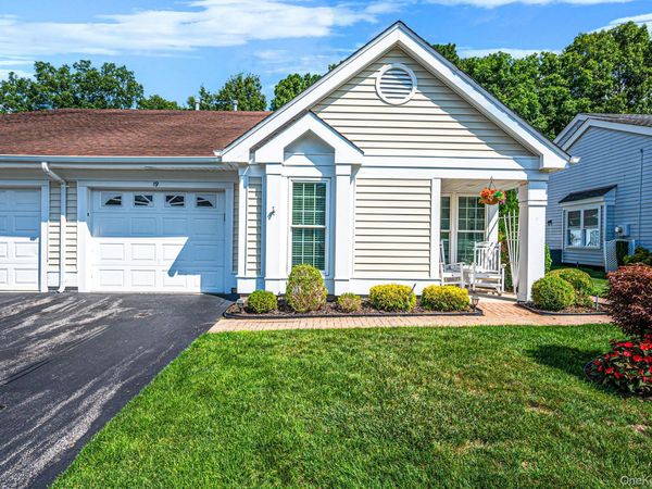 19 Sayville Court , Ridge, NY 11961