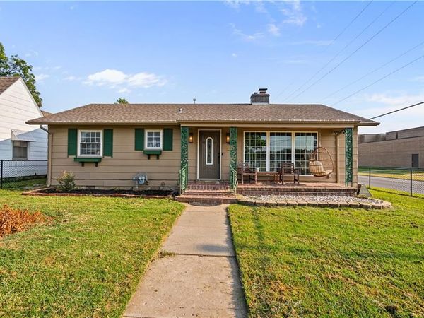 1323 W 3rd Street, Coffeyville, KS 67337