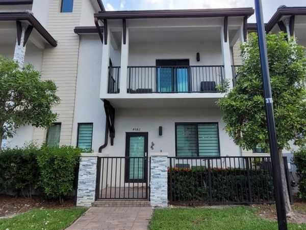 4682 NW 83rd Ave , Doral, FL 33166