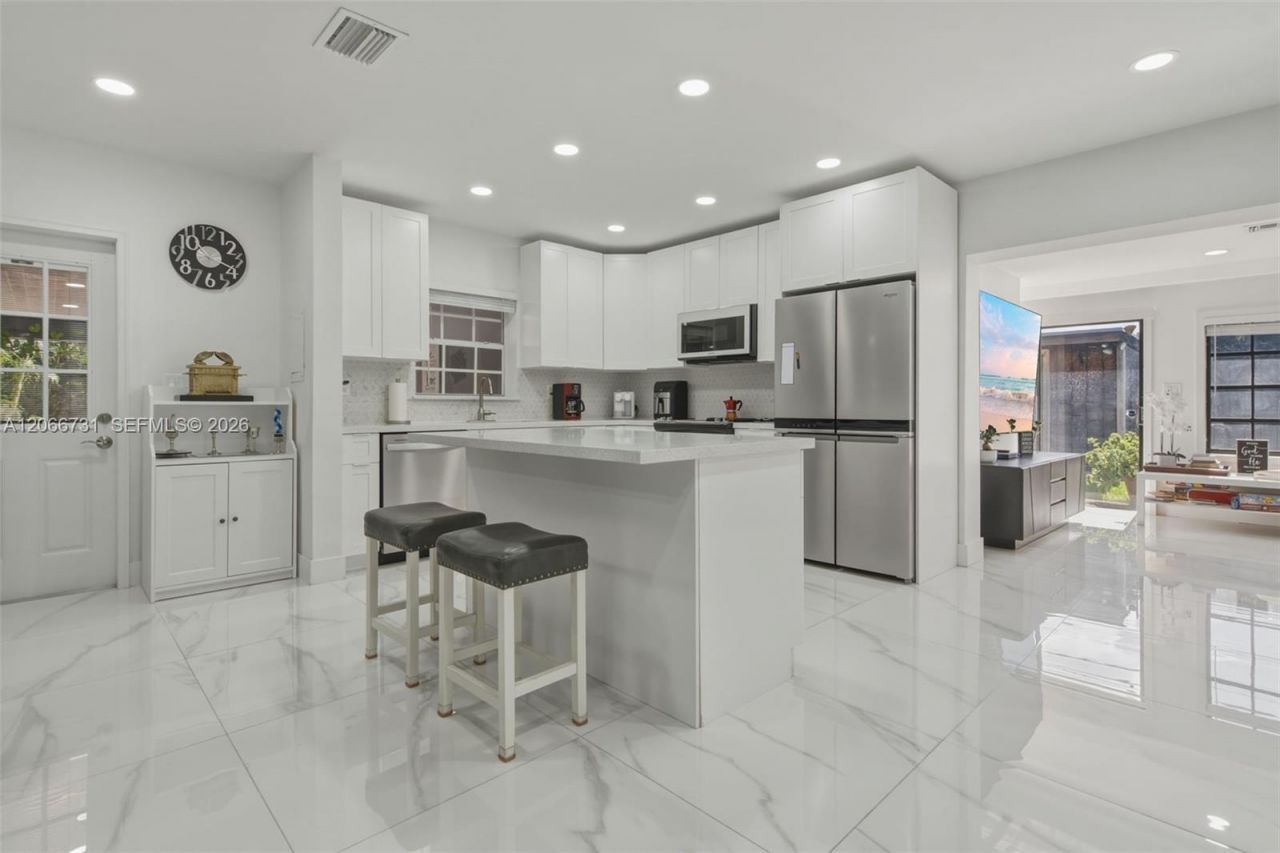 11621 NW 58th Pl , Hialeah, FL 33012 Photo