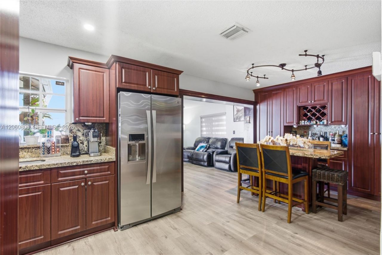 9011 NW 193rd Ter, Hialeah, FL 33018 Photo