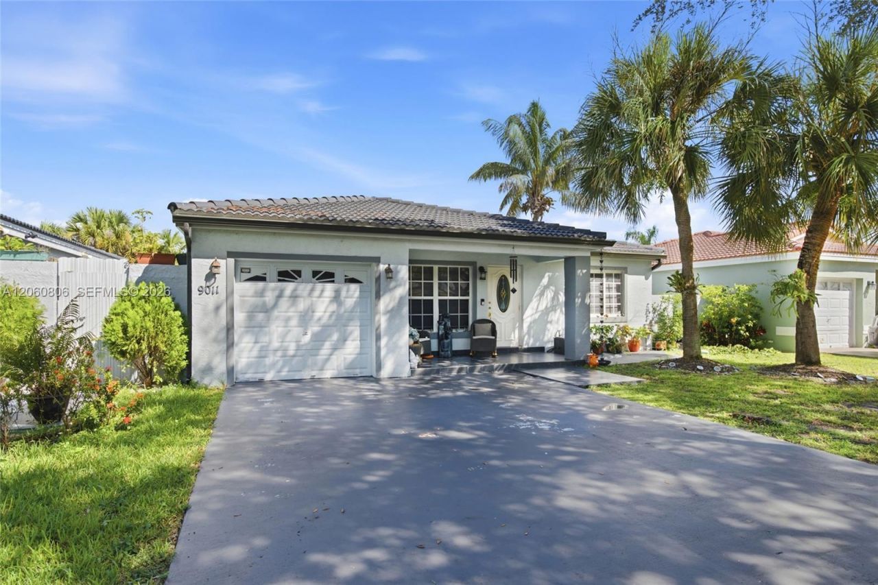 9011 NW 193rd Ter, Hialeah, FL 33018 Photo