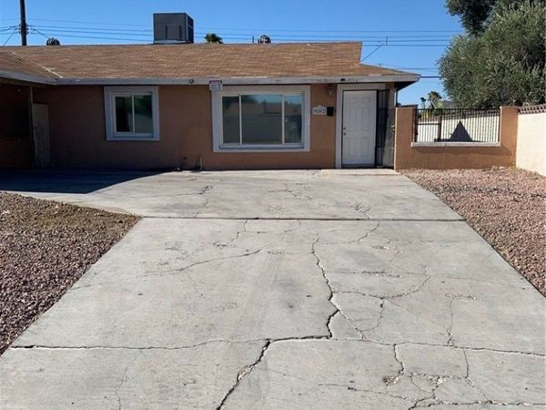 952 King Richard Avenue , Las Vegas, NV 89119