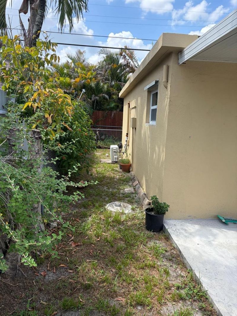 170 E 46th St, Unit 2, Hialeah, FL 33013 Photo