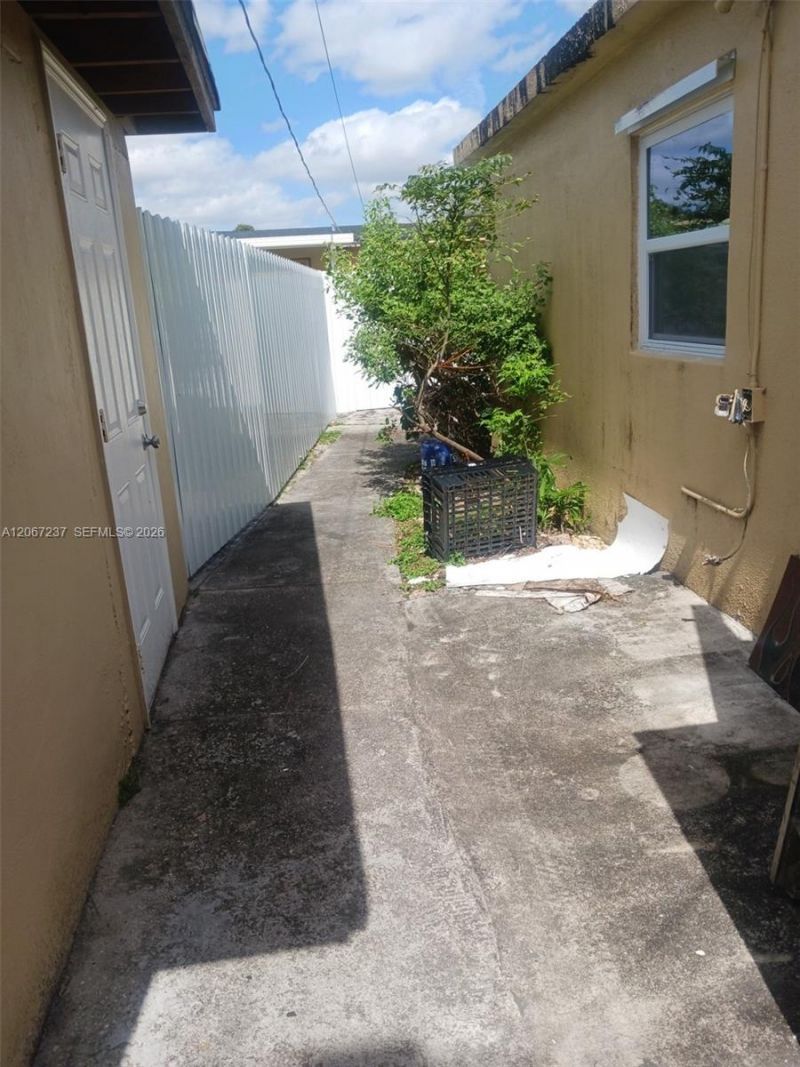 170 E 46th St, Unit 2, Hialeah, FL 33013 Photo