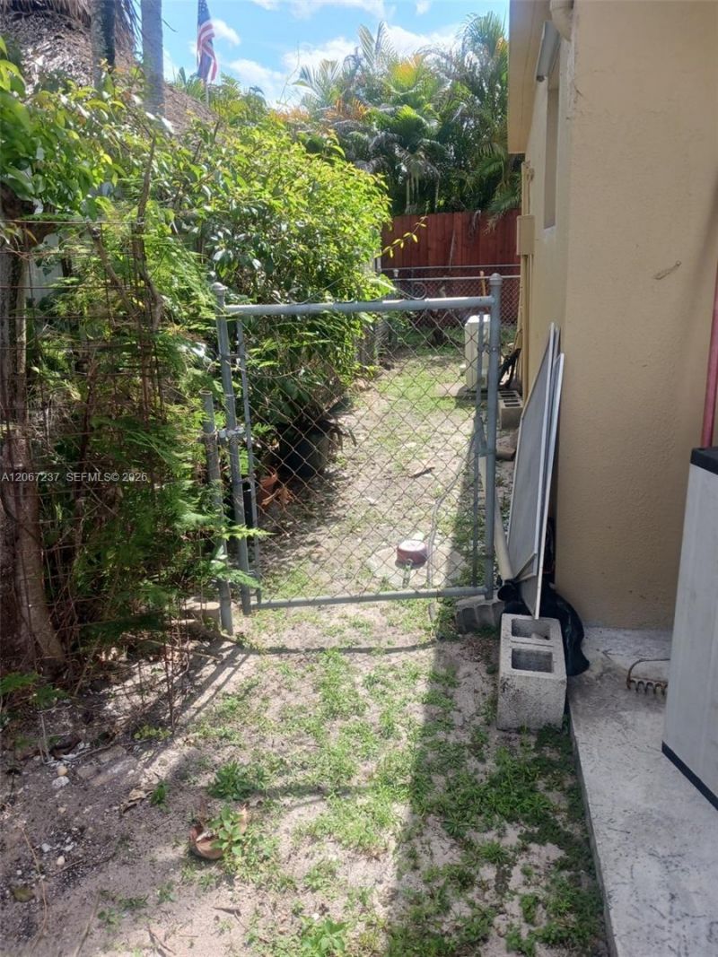 170 E 46th St, Unit 2, Hialeah, FL 33013 Photo