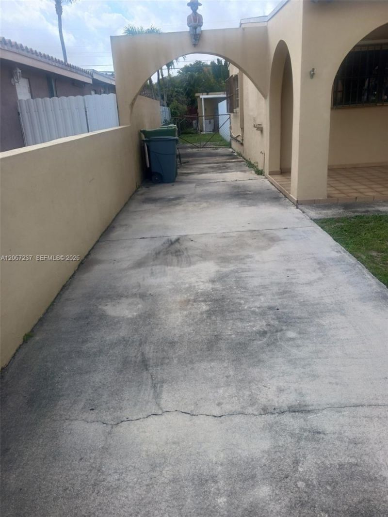 170 E 46th St, Unit 2, Hialeah, FL 33013 Photo